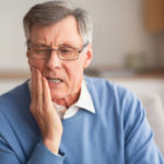 L’ostéopathie peut-elle aider à réduire les maux de tête associés à une douleur à la mâchoire ?