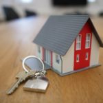 Quels types de propriétés un spécialiste en immobilier gère-t-il généralement?