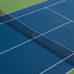 Quelles sont les normes de sécurité pour les courts de tennis en béton poreux ?