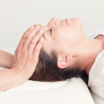 Comment l’ostéopathie traite-t-elle les maux de tête d’origine sinusale?