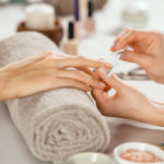 Les bases des soins des mains : Conseils essentiels pour une peau douce et saine