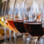 Les vins de Bourgogne vs les vins de Bordeaux : une rivalité millénaire