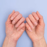Régénération des mains abîmées : Conseils pour restaurer la douceur et l’élasticité