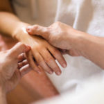 Techniques de massage des mains pour la relaxation et la revitalisation