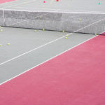 Comment Choisir le Bon Type de Filet pour la Rénovation d’un Court de Tennis en Béton Poreux à Auxerre ?