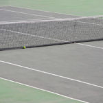 Comment assurer une bonne ventilation lors de la rénovation d’un court de tennis en béton poreux à Auxerre ?