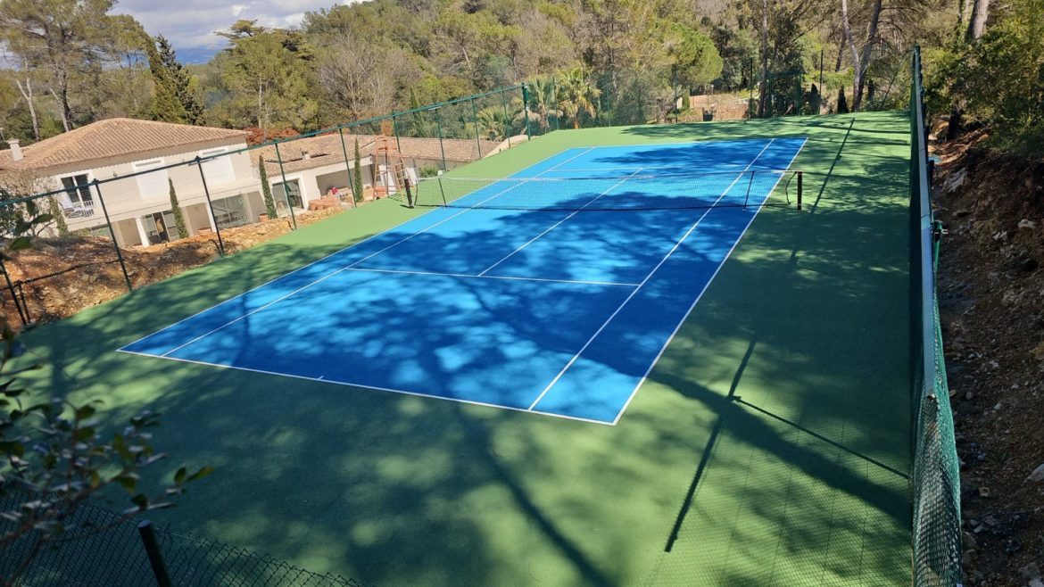 Construction d'un court de tennis en béton poreux à Nice