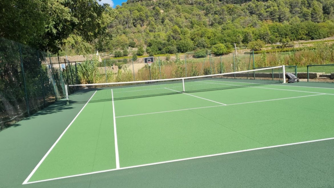 Construction d'un terrain de tennis en béton poreux à Nice