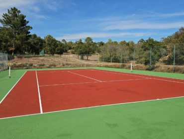 Construction d'un terrain de tennis en béton poreux à Nice