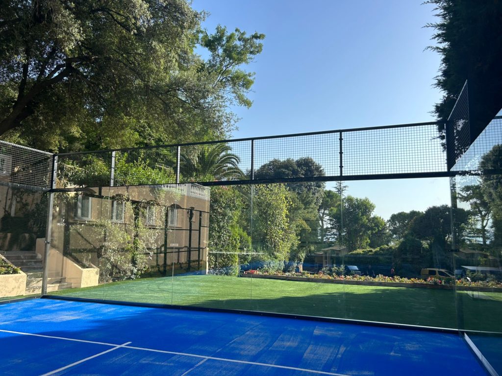 Construction d'un terrain de tennis à Nice