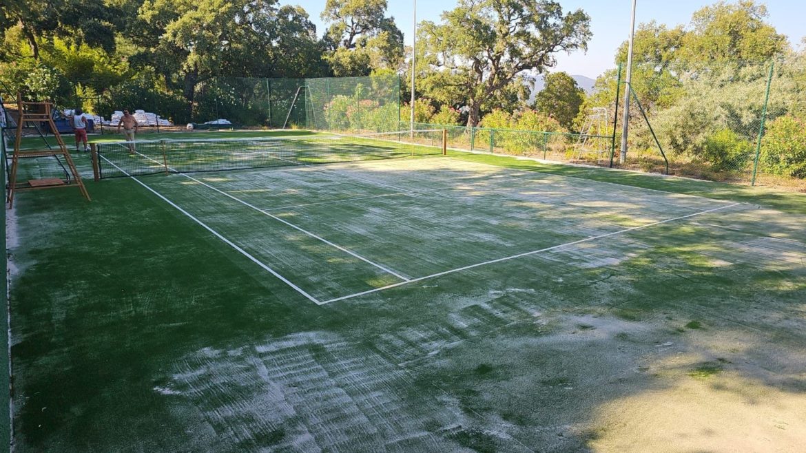 Construction d'un court de tennis en gazon synthétique à Cannes