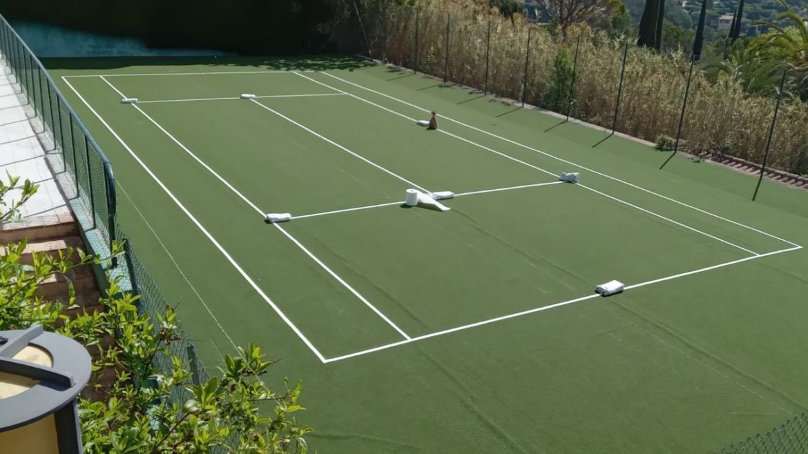 Construction d'un court de tennis en gazon synthétique à Cannes