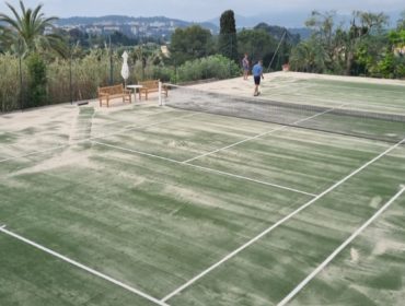 Construction d'un court de tennis en gazon synthétique à Cannes