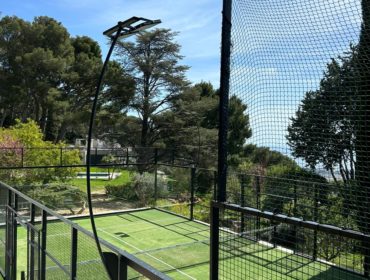 Construction d'un court de tennis en gazon synthétique à Cannes