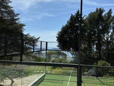 Construction d'un court de tennis en gazon synthétique à Cannes