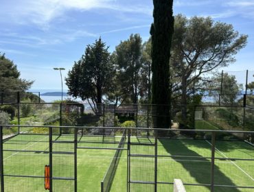 Construction d'un court de tennis à Cannes