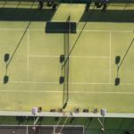 Pourquoi le climat méditerranéen de Cannes est-il idéal pour la Construction d’un court de tennis en gazon synthétique à Cannes ?