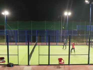 Construction d'un court de tennis en béton poreux à Saint-Raphaë