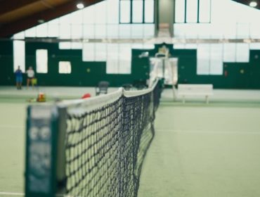 Construction d'un court de tennis en béton poreux à Saint-Raphaë