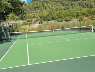 Construction d'un court de tennis en béton poreux à Nice