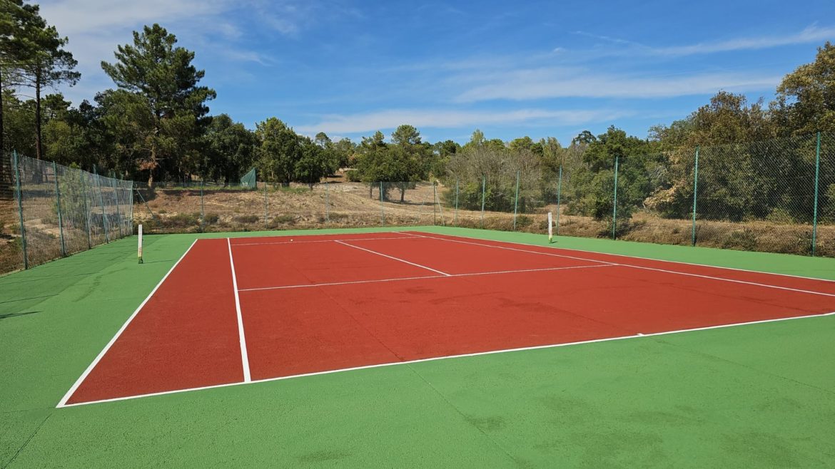 construction d'un court de tennis à Mougins