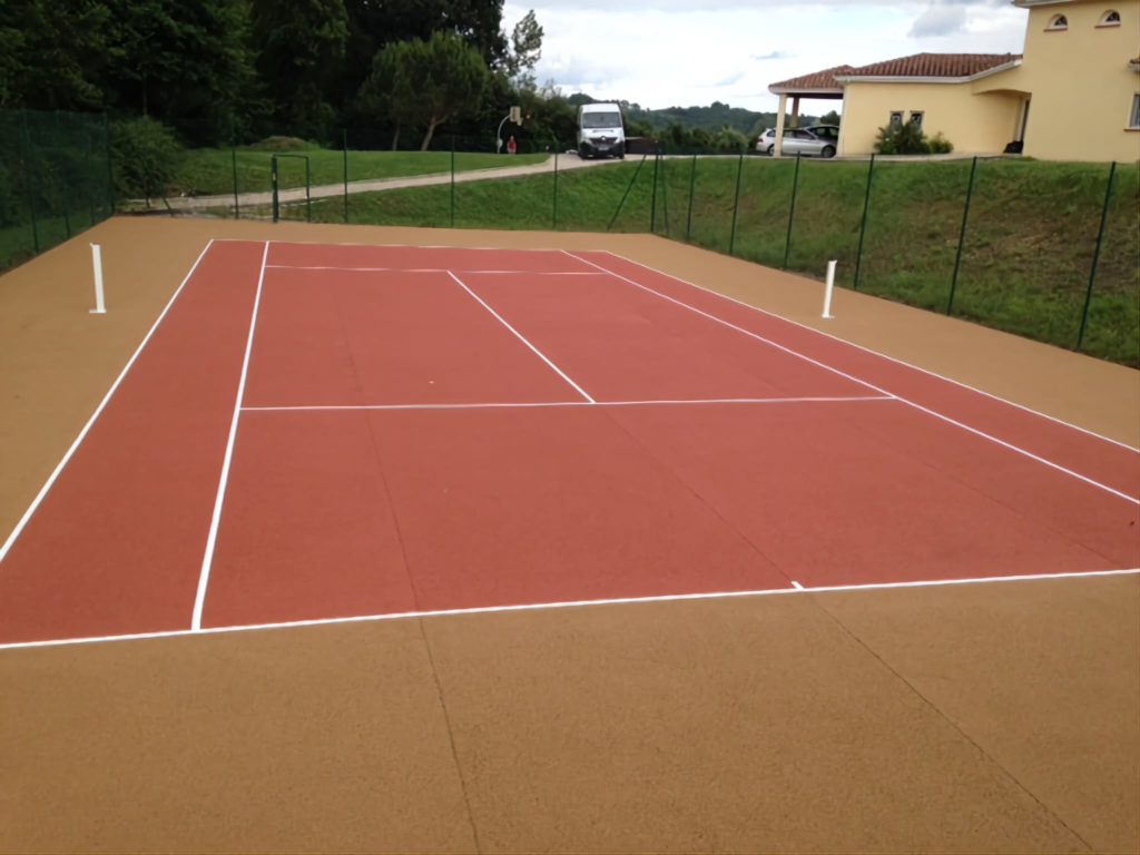 Construction d'un court de tennis en béton poreux à Mougins