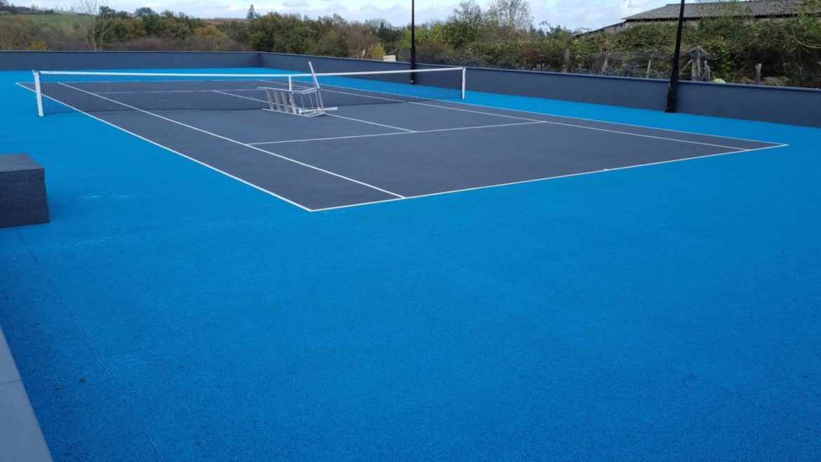 construction terrain de tennis en béton poreux à Saint-Raphaël