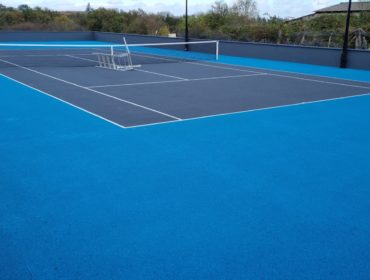 construction terrain de tennis en béton poreux à Saint-Raphaël