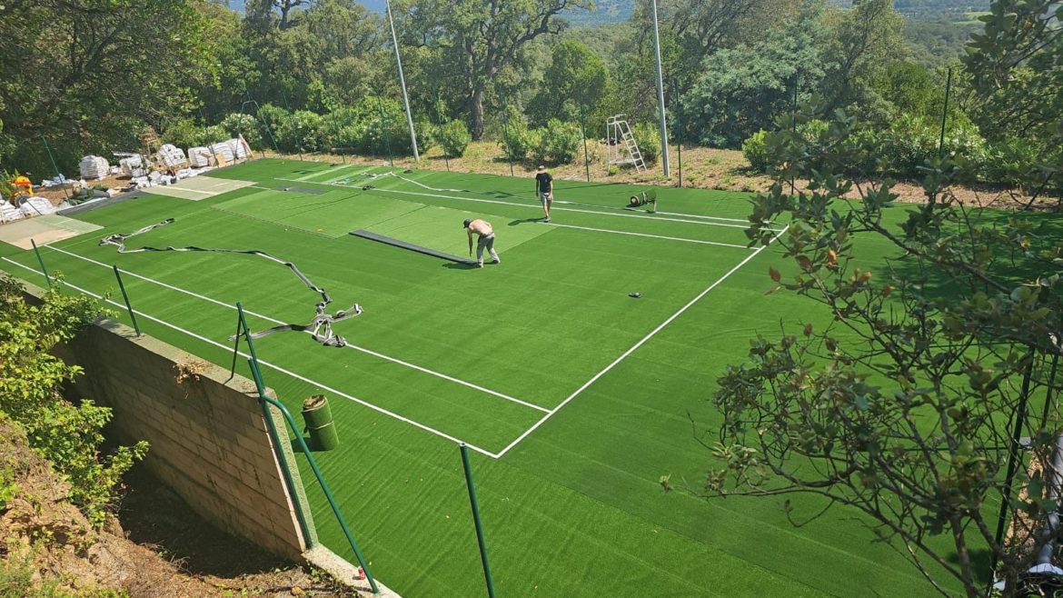 Construction d'un court de tennis en gazon synthétique à Nice