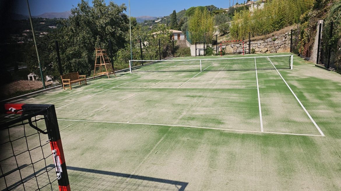 Construction d'un court de tennis en gazon synthétique à Nice