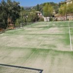 Pourquoi intégrer un système de drainage performant lors de la construction d’un court de tennis en gazon synthétique à Nice ?