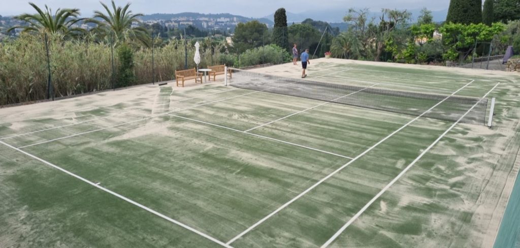 Construction d'un court de tennis en gazon synthétique à Nice