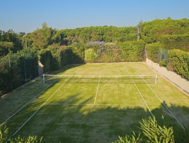 Construction d'un court de tennis en gazon synthétique à Cannes