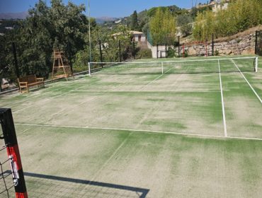 Construction d'un court de tennis en gazon synthétique à Cannes