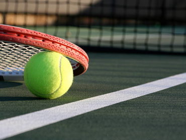 Construction d'un terrain de tennis en béton poreux à Cannes