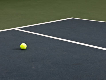 Construction d'un terrain de tennis en béton poreux à Cannes