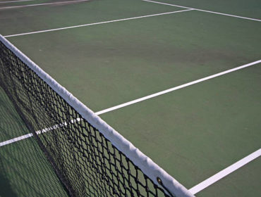 Construction d'un court de tennis en béton poreux en Aix-en-Provence