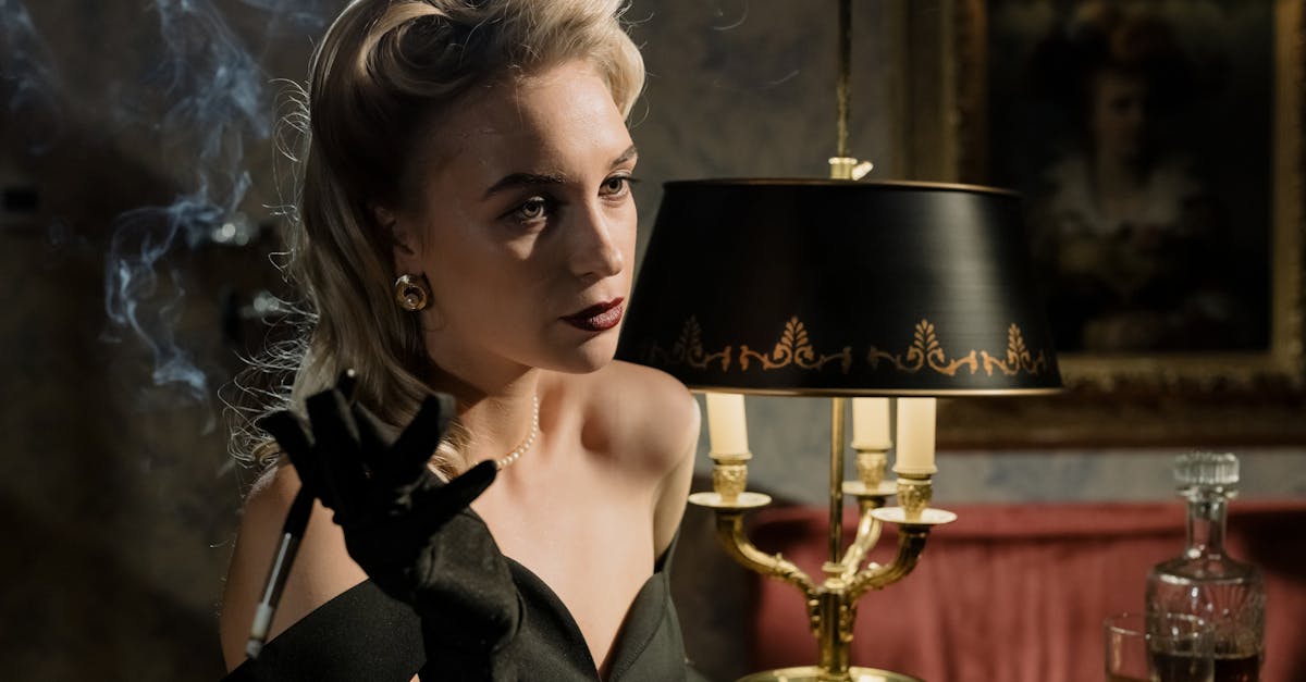 découvrez l'univers captivant des femmes fatales, ces héroïnes mystérieuses alliant charme et force. plongez dans des récits envoûtants qui explorent leur séduisante dualité et leur influence irrésistible sur ceux qui les entourent.