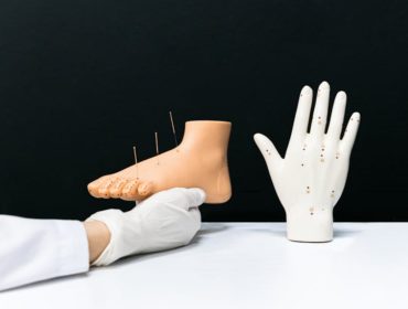 découvrez l'acupression, une pratique millénaire qui utilise la pression sur des points spécifiques du corps pour soulager le stress, améliorer la circulation et favoriser la guérison. apprenez comment cette méthode naturelle peut transformer votre bien-être au quotidien.