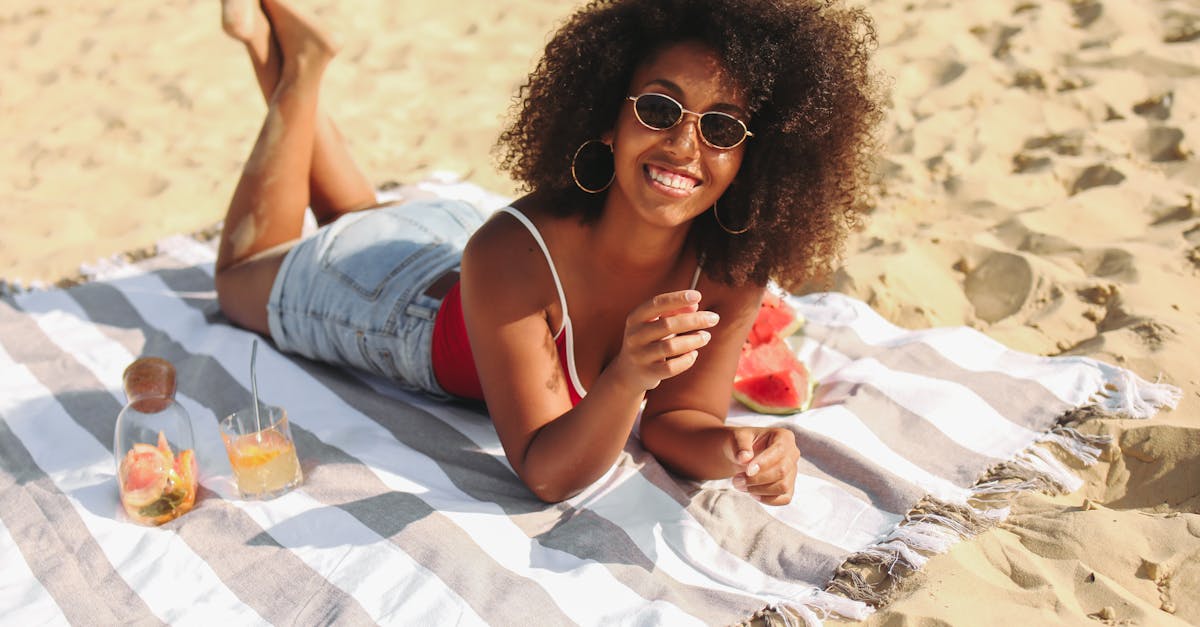 découvrez notre collection de serviettes de plage, alliant confort et style. parfaites pour vos journées ensoleillées sur le sable ou au bord de la piscine, nos serviettes sont douces, absorbantes et sèches rapidement. faites de chaque sortie estivale une expérience agréable avec nos designs tendance.