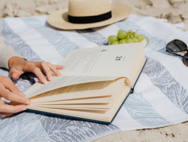 découvrez notre sélection de serviettes de plage colorées et absorbantes, idéales pour vos journées au soleil. confort, style et qualité pour profiter pleinement de l'été !