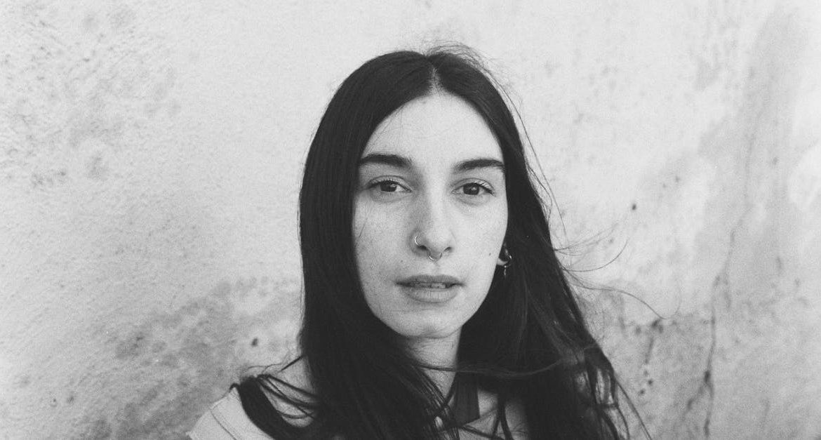 découvrez l'univers des faux piercings, une tendance audacieuse et sans engagement pour exprimer votre style unique. explorez les différents modèles et matériaux, et exprimez votre personnalité sans douleur ni permanence. idéal pour les amateurs de mode et les curieux, les faux piercings sont une alternative parfaite pour rehausser votre look !