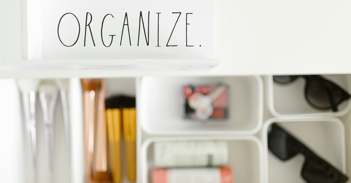 découvrez des astuces et des idées innovantes pour organiser votre maquillage de manière esthétique et pratique. transformez votre routine beauté avec des solutions qui maximisent l'espace et embellissent votre collection de cosmétiques.