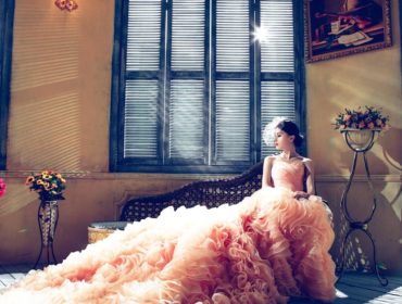 découvrez notre collection élégante de robes de mariée qui allie tradition et modernité. trouvez la robe parfaite pour votre grand jour, avec des designs variés et des styles adaptés à toutes les silhouettes.