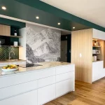 Comment concilier agencement intérieur à Charbonnière-les-Bains et contraintes d’accessibilité PMR ?