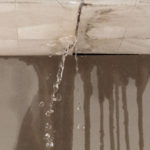 La recherche de fuite à Lyon permet-elle de localiser une fuite sous carrelage ou parquet ?