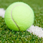 Comment maintenir un rebond homogène après une Construction court de tennis en gazon synthétique à Toulon ?